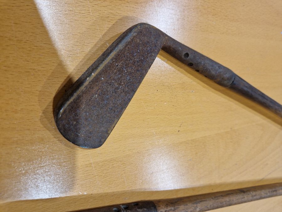 Bag of old golf clubs, two Union Jack flags on bamboo sticks Condition ReportFlags - H. 54 x  L. - Image 14 of 34