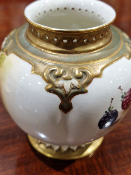 Royal Worcester fruit decorated lobed oviform vase and cover painted by E. Townsend, painted with - Image 8 of 16
