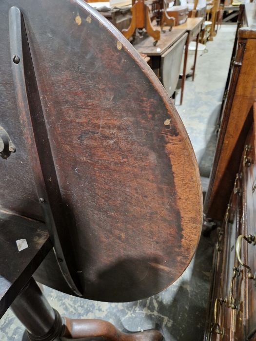 19th century mahogany tilt-top circular table on tripod supports, 70cm diameter Condition - Image 5 of 10