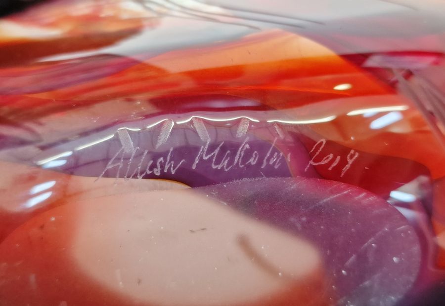 Allister Malcolm red glass moon vase of abstract decoration, marked to base and dated 2008, 24cm - Image 5 of 5