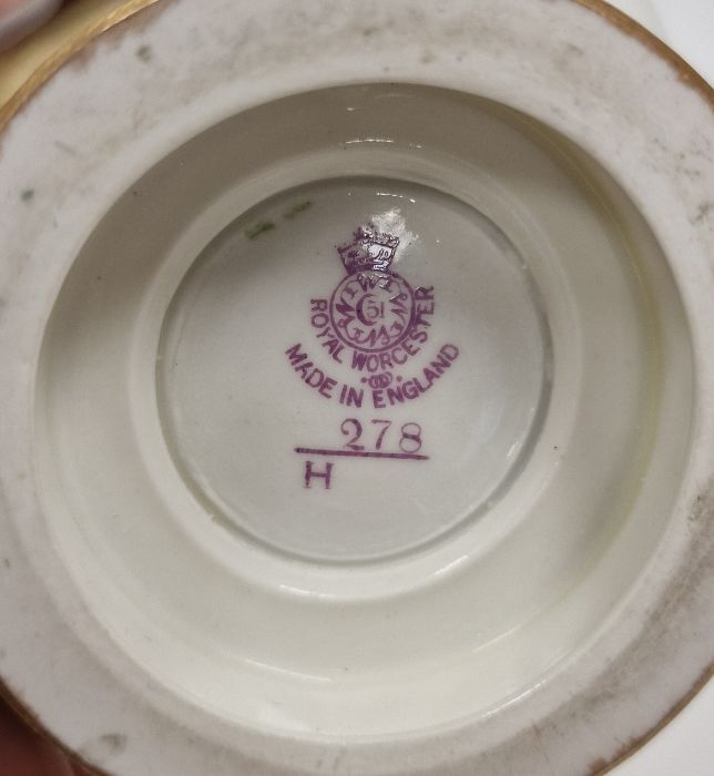 Royal Worcester fruit decorated lobed oviform vase and cover painted by E. Townsend, painted with - Image 4 of 16