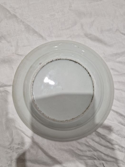 19th century Cantonese plate, painted in the famille rose palette, painted with figures in an - Image 18 of 19