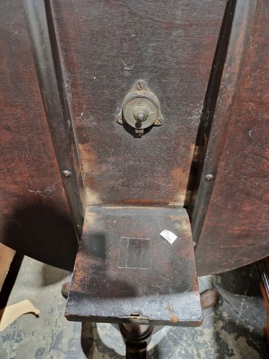 19th century mahogany tilt-top circular table on tripod supports, 70cm diameter Condition - Image 4 of 10