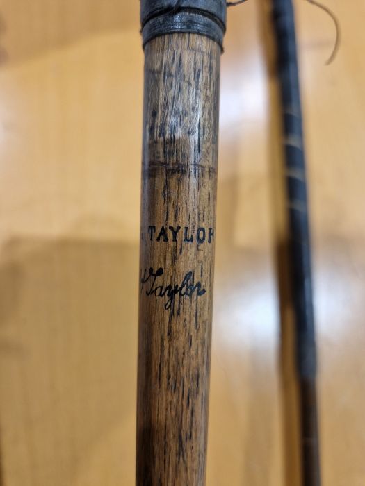 Bag of old golf clubs, two Union Jack flags on bamboo sticks Condition ReportFlags - H. 54 x  L. - Image 8 of 34