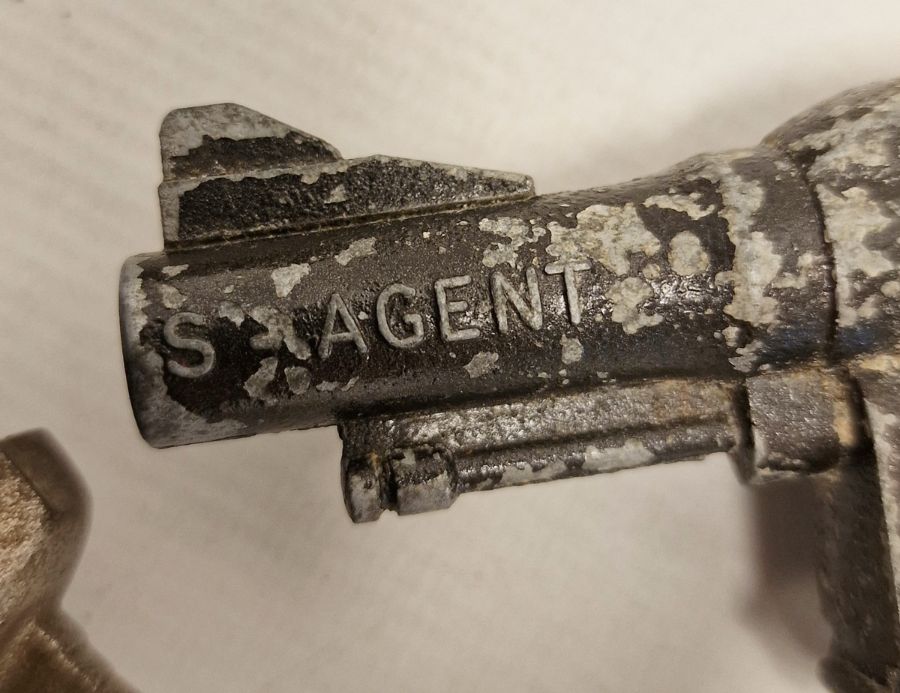 Small quantity of cap guns to include Hubley Mfg. co. cowboy revolver, Crescent toy company - Image 4 of 5