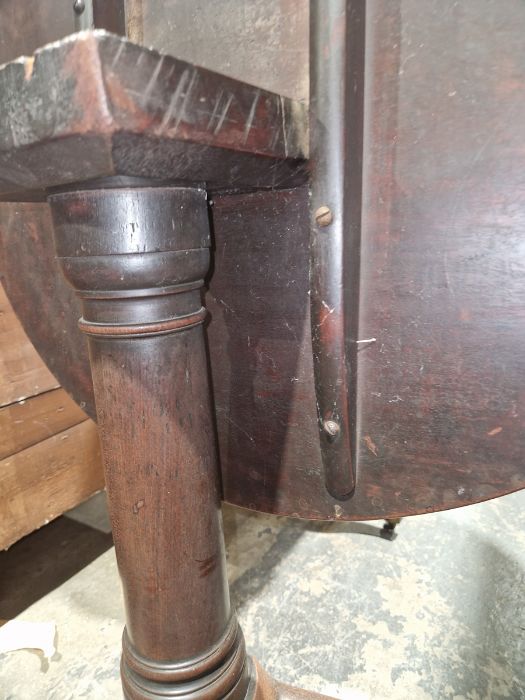 19th century mahogany tilt-top circular table on tripod supports, 70cm diameter Condition - Image 7 of 10