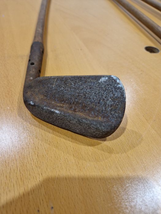 Bag of old golf clubs, two Union Jack flags on bamboo sticks Condition ReportFlags - H. 54 x  L. - Image 12 of 34