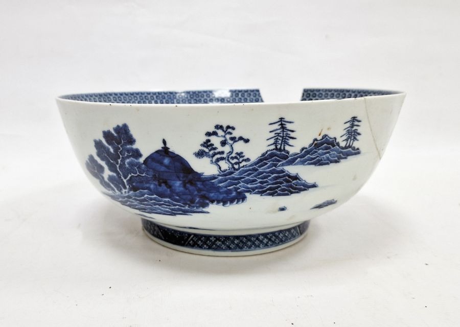 Chinese porcelain blue and white bowl, late 18th century, printed and painted with huts on - Image 3 of 5
