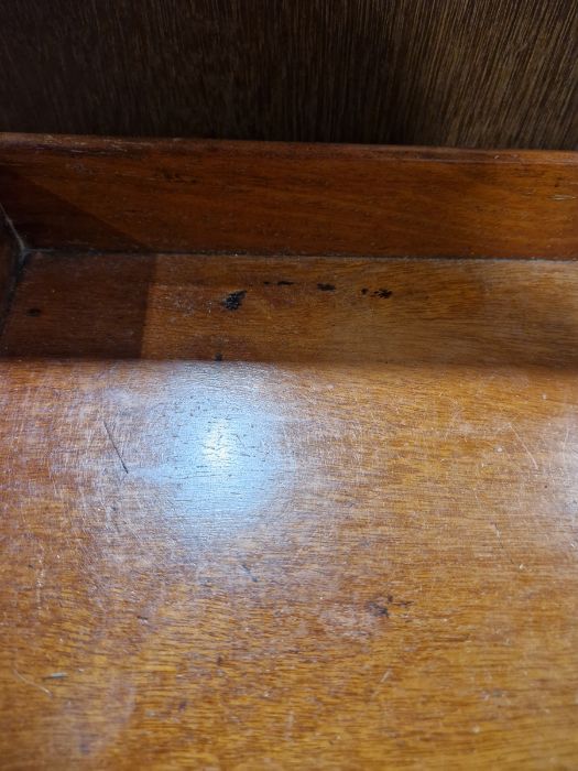 Victorian mahogany pot cupboard with slight raised edge, on plinth base  ,77  x 36 x 32 cmsCondition - Image 5 of 7