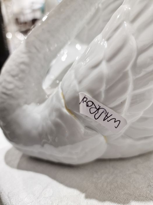 Two Lladro models of swans, naturalistically modelled, one swan with wings outstretched, 21cm - Image 6 of 9