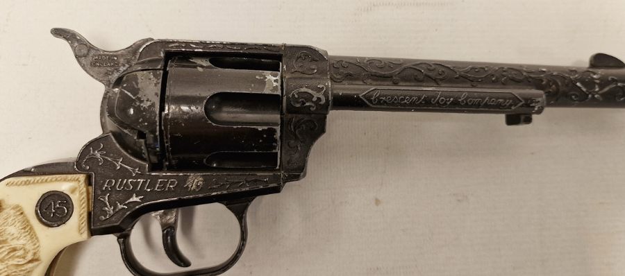 Small quantity of cap guns to include Hubley Mfg. co. cowboy revolver, Crescent toy company - Image 5 of 5