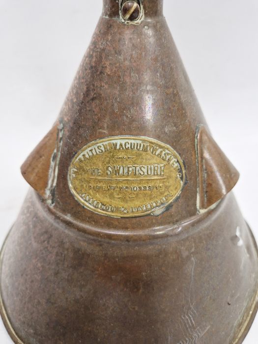 Swiftsure copper and turned wood wash dolly from the British Vacuum Washer Co. - Image 2 of 2