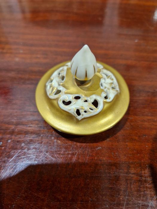 Royal Worcester fruit decorated lobed oviform vase and cover painted by E. Townsend, painted with - Image 5 of 16