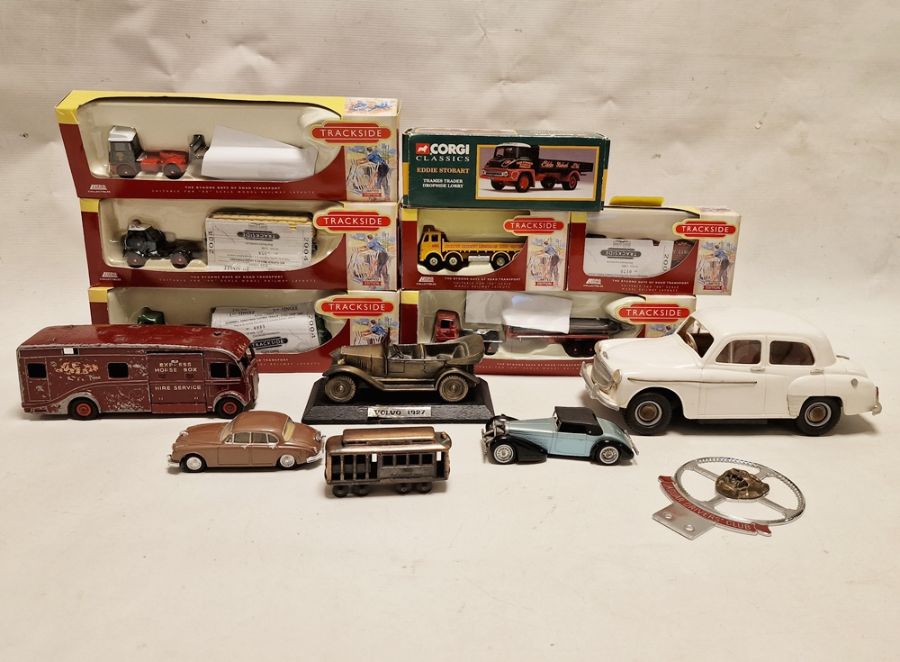 Quantity of diecast model vehicles to include Dinky Supertoys horsebox, six boxed Lledo models,