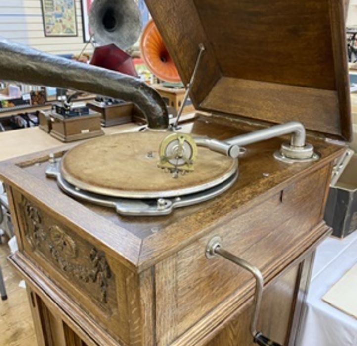 EMG 1927 gramophone with Wilson Panharmonic straight horn, E.M.G soundbox, mounted in an HMV - Image 18 of 36