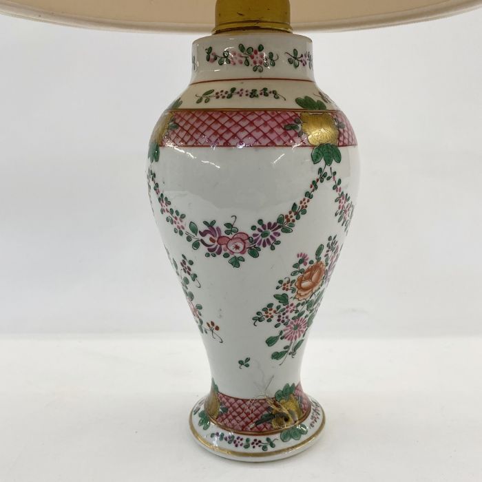 Chinese-style, probably Samson, porcelain inverse baluster vase table lamp in famille rose - Image 2 of 10