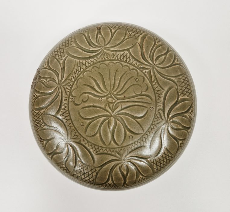 20th century Chinese Ming-style covered bowl of Yao Zhou type, celadon glazed, incised decoration, - Image 2 of 6