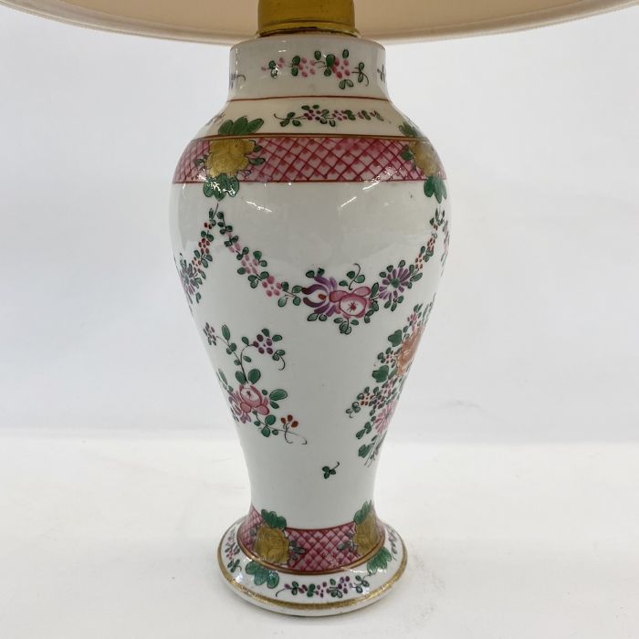 Chinese-style, probably Samson, porcelain inverse baluster vase table lamp in famille rose - Image 4 of 10