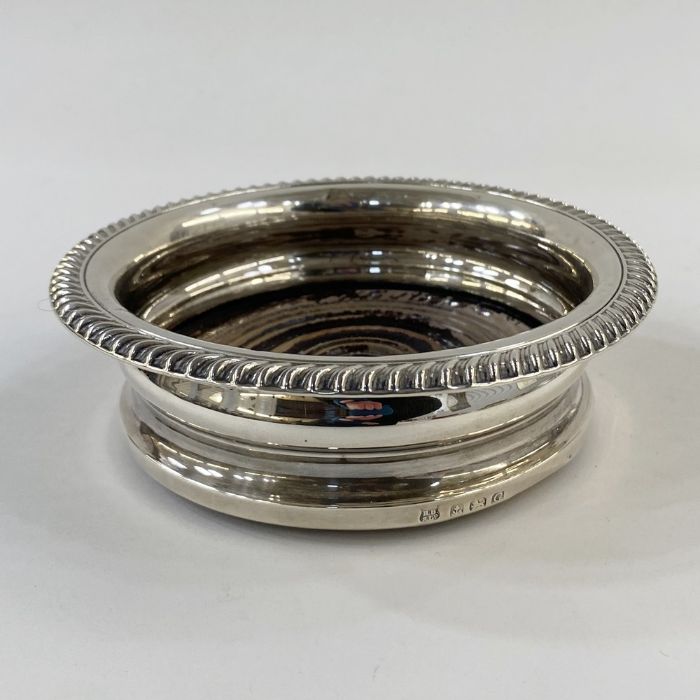 1930's silver-mounted wine coaster, Birmingham 1931, makers mark BBS Ltd, 14.5cm diameter