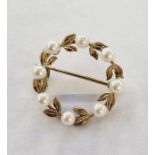 9ct gold and pearl circlet brooch with pearl and foliate border, cased