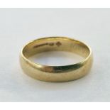 9ct gold gent's wedding band, 3.9g approx.