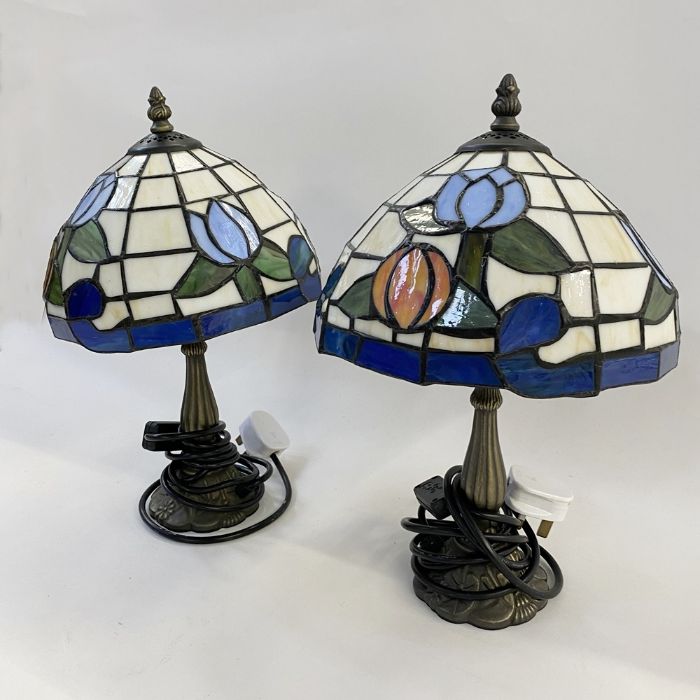 Pair of Tiffany-style table lamps, 38cm high approx. (2) - Image 3 of 4