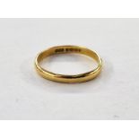 22ct gold wedding ring, 2.7g approx.