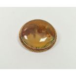 9ct gold and agate oval brooch with ropetwist and beaded border, 28mm wide