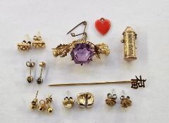 9ct gold cylindrical jack-in-the-box charm, a gilt metal and purple stone brooch, an Oriental