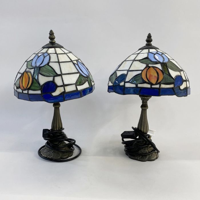 Pair of Tiffany-style table lamps, 38cm high approx. (2)