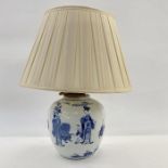 Chinese porcelain ginger jar fitted as a table lamp, ovoid and painted in underglaze blue with