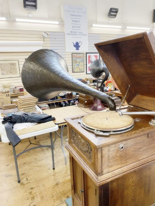 EMG 1927 gramophone with Wilson Panharmonic straight horn, E.M.G soundbox, mounted in an HMV - Image 9 of 36