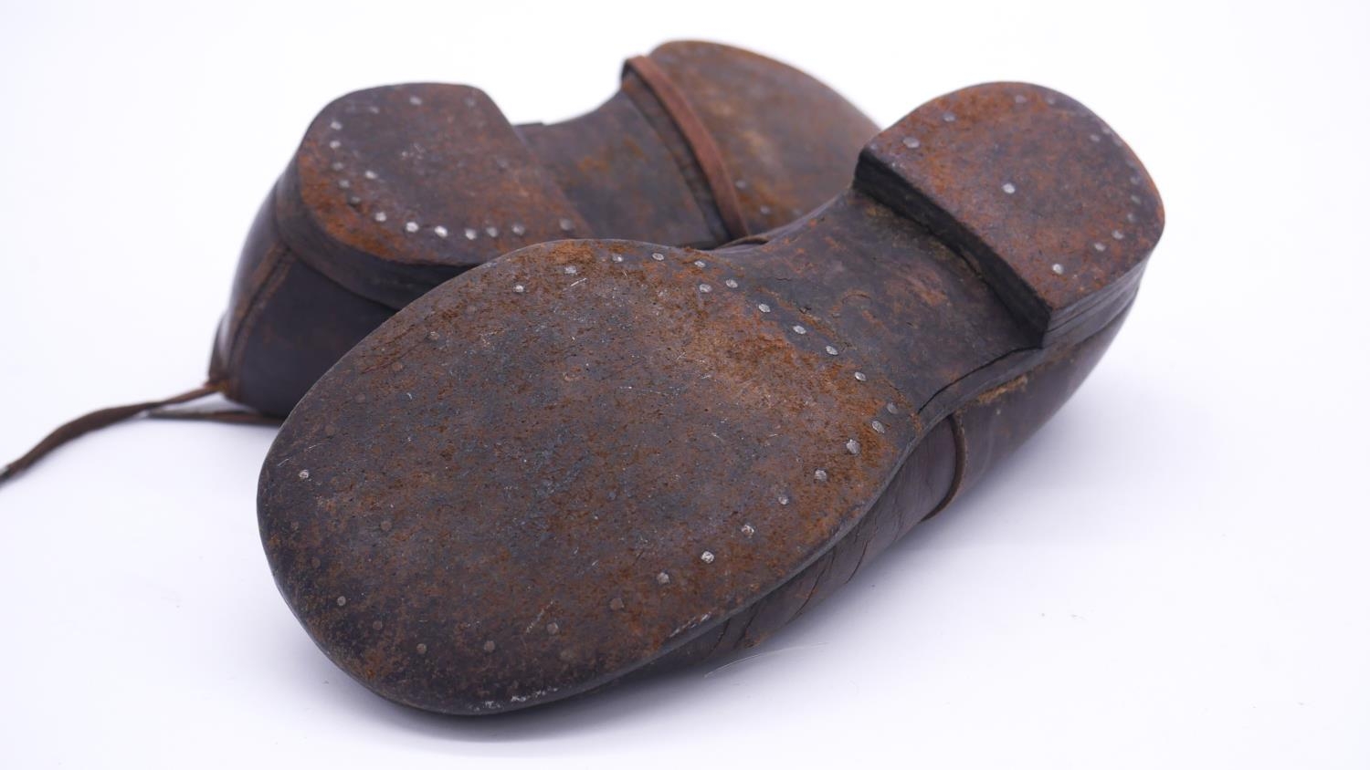 Two pairs of antique leather children's shoes, one with button fastening and one with laces. L.18cm - Image 3 of 6