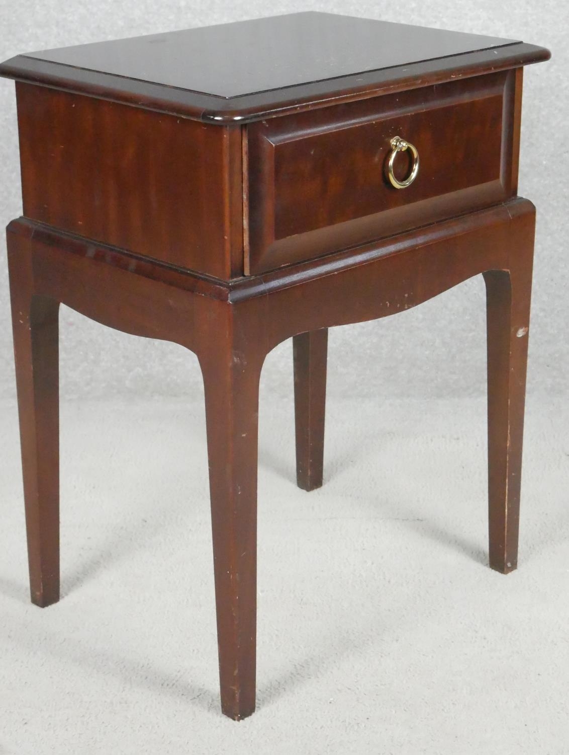 A pair of mahogany Stag furniture bedside cabinets. H.58cm - Image 6 of 9