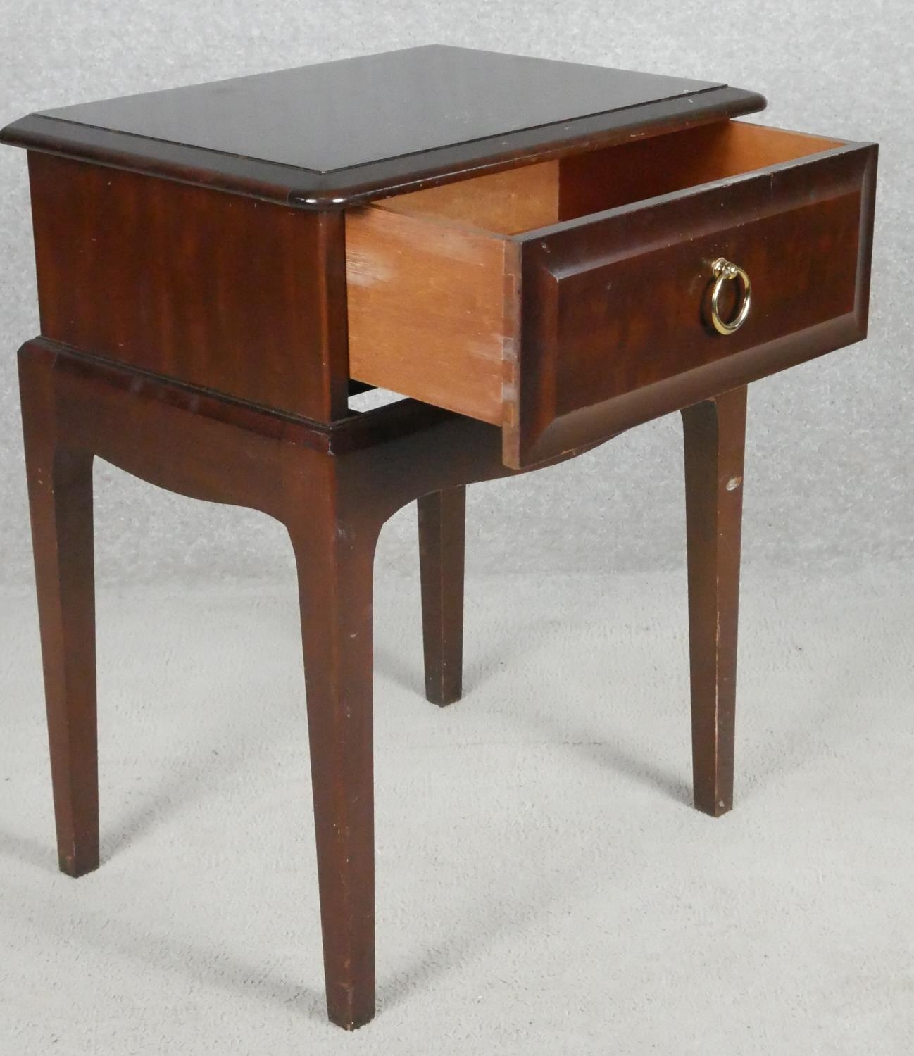 A pair of mahogany Stag furniture bedside cabinets. H.58cm - Image 7 of 9