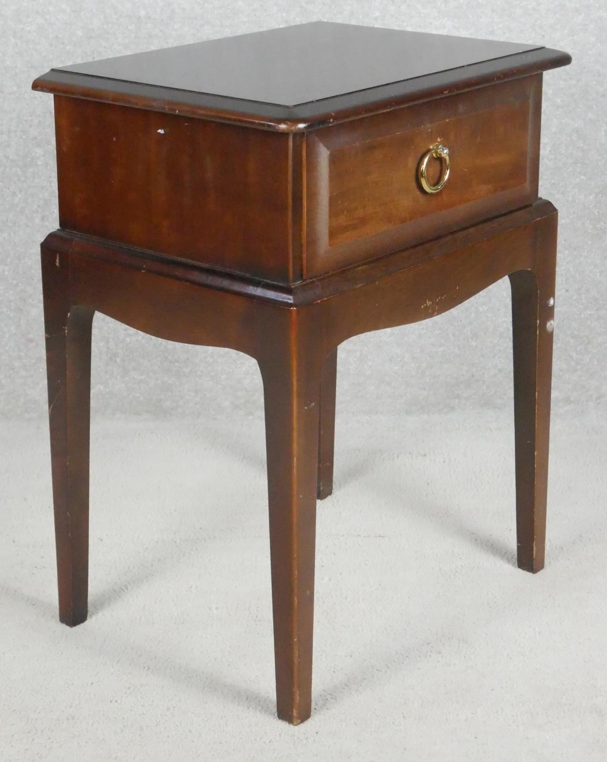 A pair of mahogany Stag furniture bedside cabinets. H.58cm - Image 3 of 9