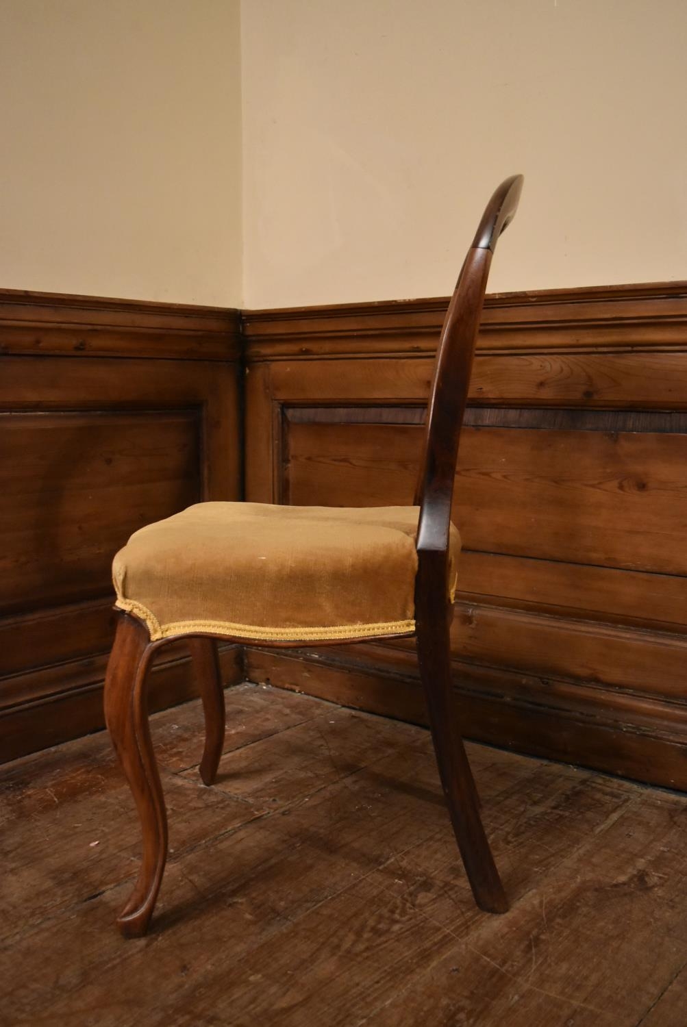 A Victorian mahogany balloon back dining chair. H.86 W.46 D.42cm - Image 3 of 4