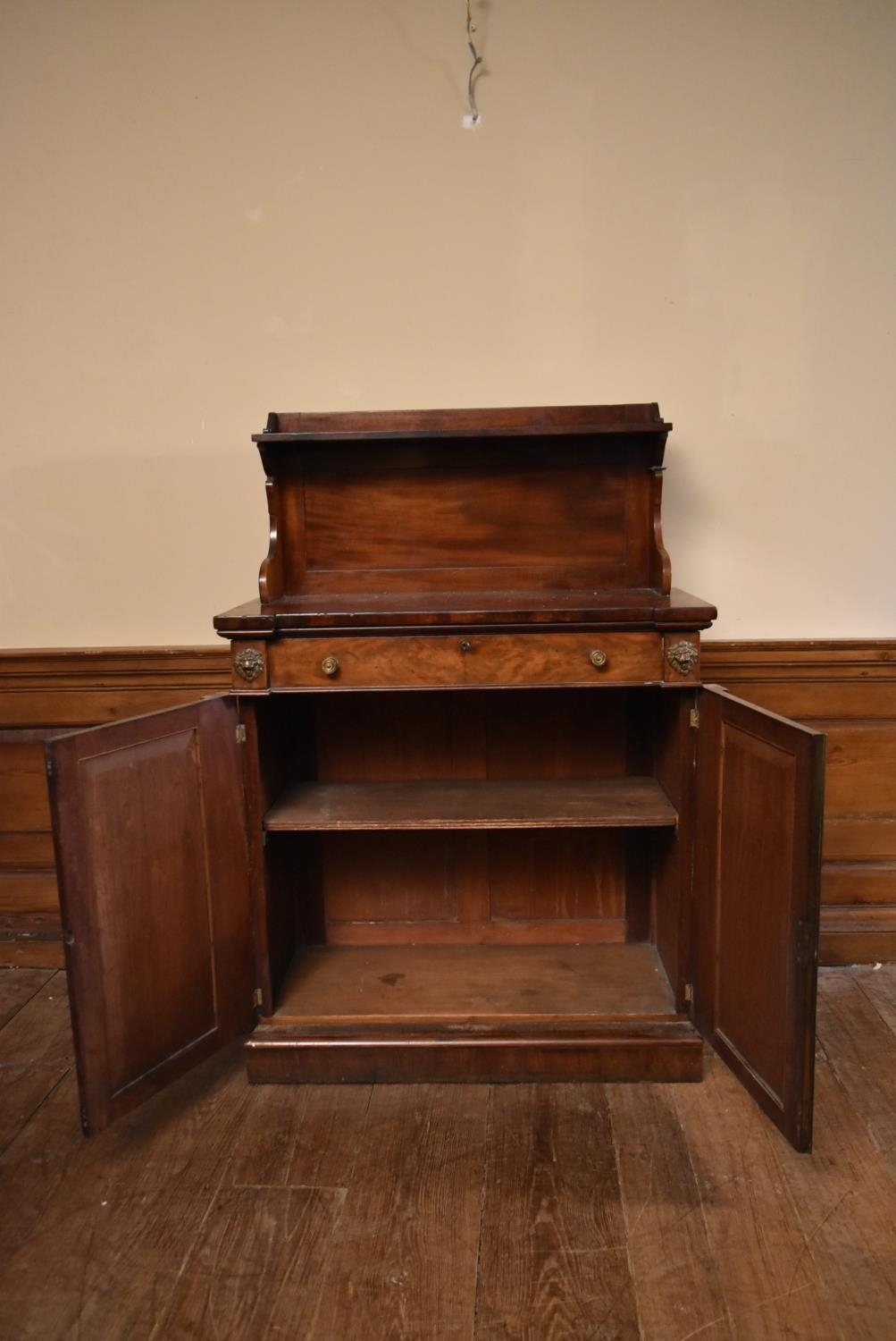 A Regency flame mahogany chiffonier with raised superstructure above frieze drawer and panel doors - Image 7 of 9