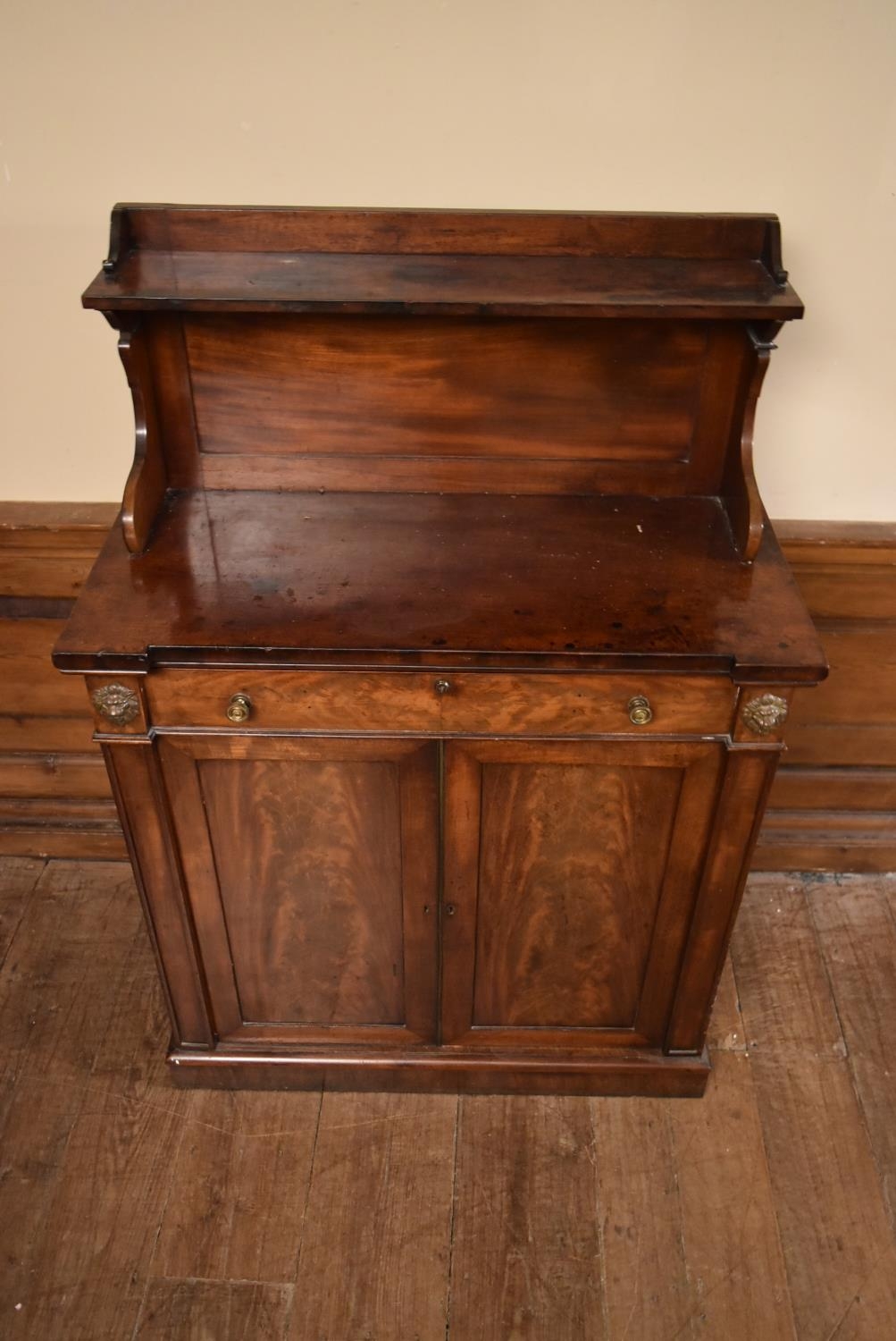 A Regency flame mahogany chiffonier with raised superstructure above frieze drawer and panel doors - Image 5 of 9