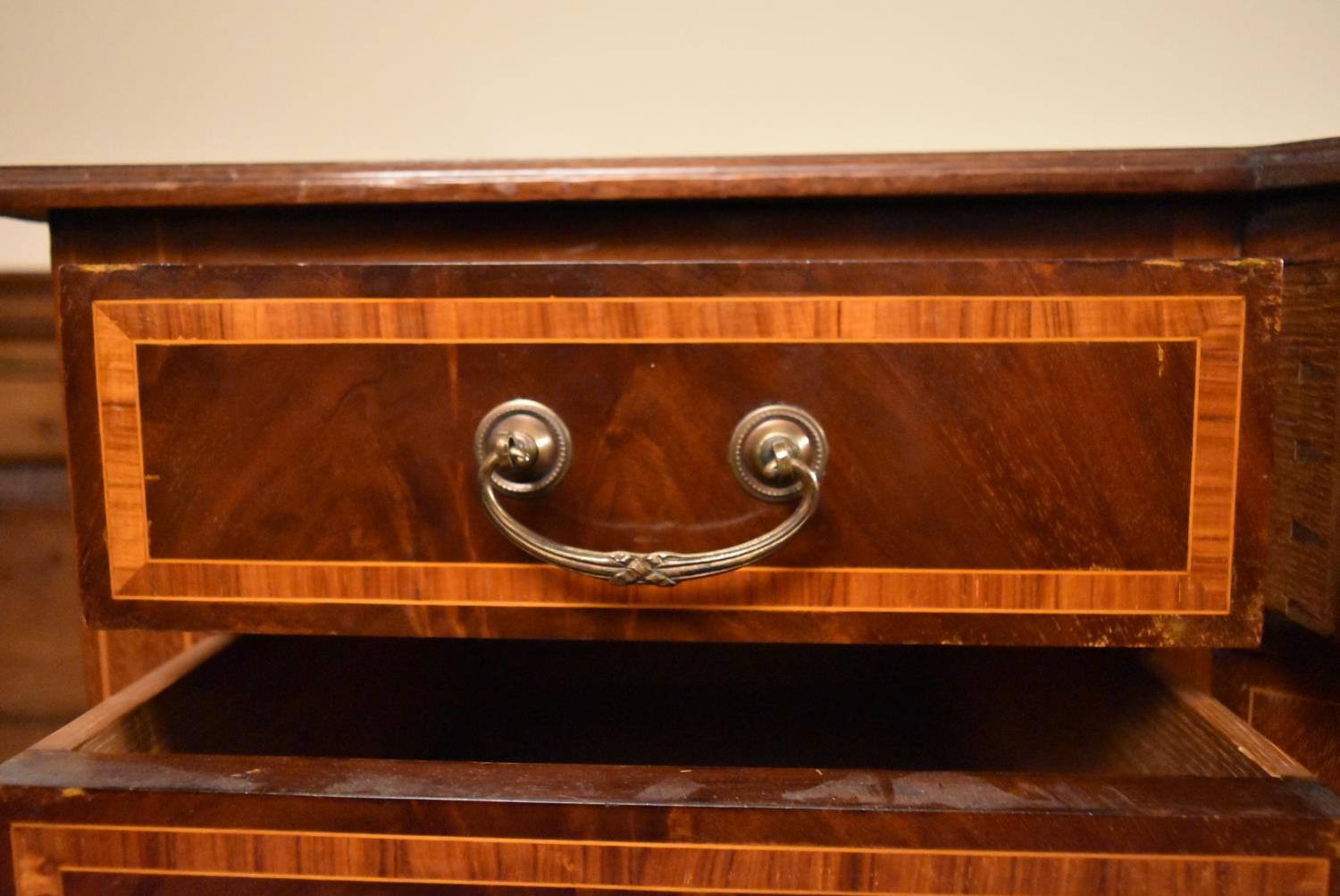 An Edwardian mahogany and satinwood inlaid writing desk with inset gilt tooled leather top raised on - Image 4 of 7