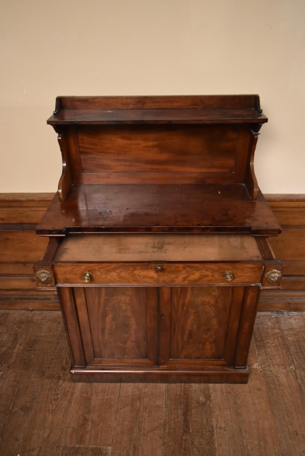 A Regency flame mahogany chiffonier with raised superstructure above frieze drawer and panel doors - Image 6 of 9