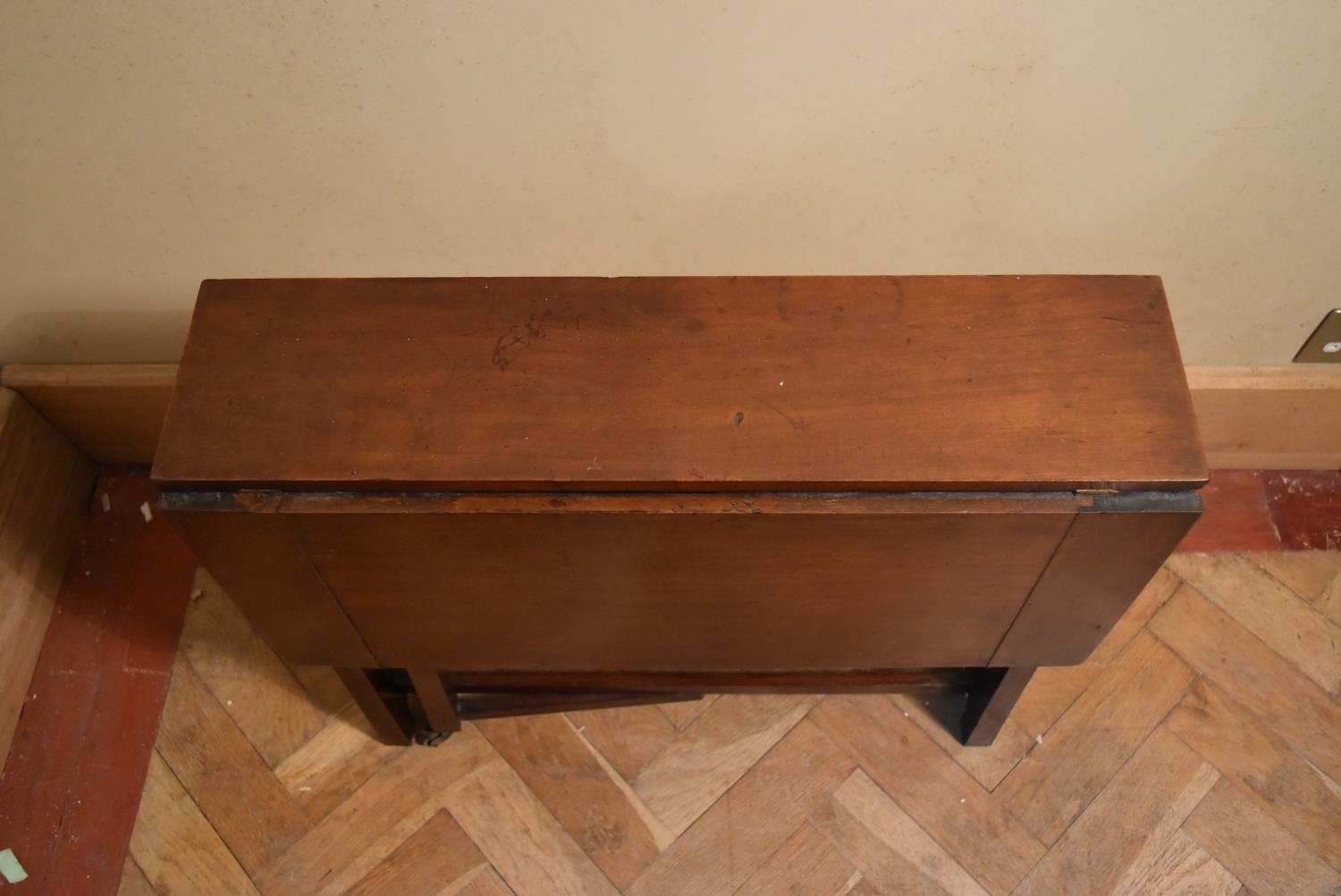 A late 19th century mahogany Arts and Crafts drop flap Sutherland table. H.57 W.69 D.64cm - Image 3 of 6