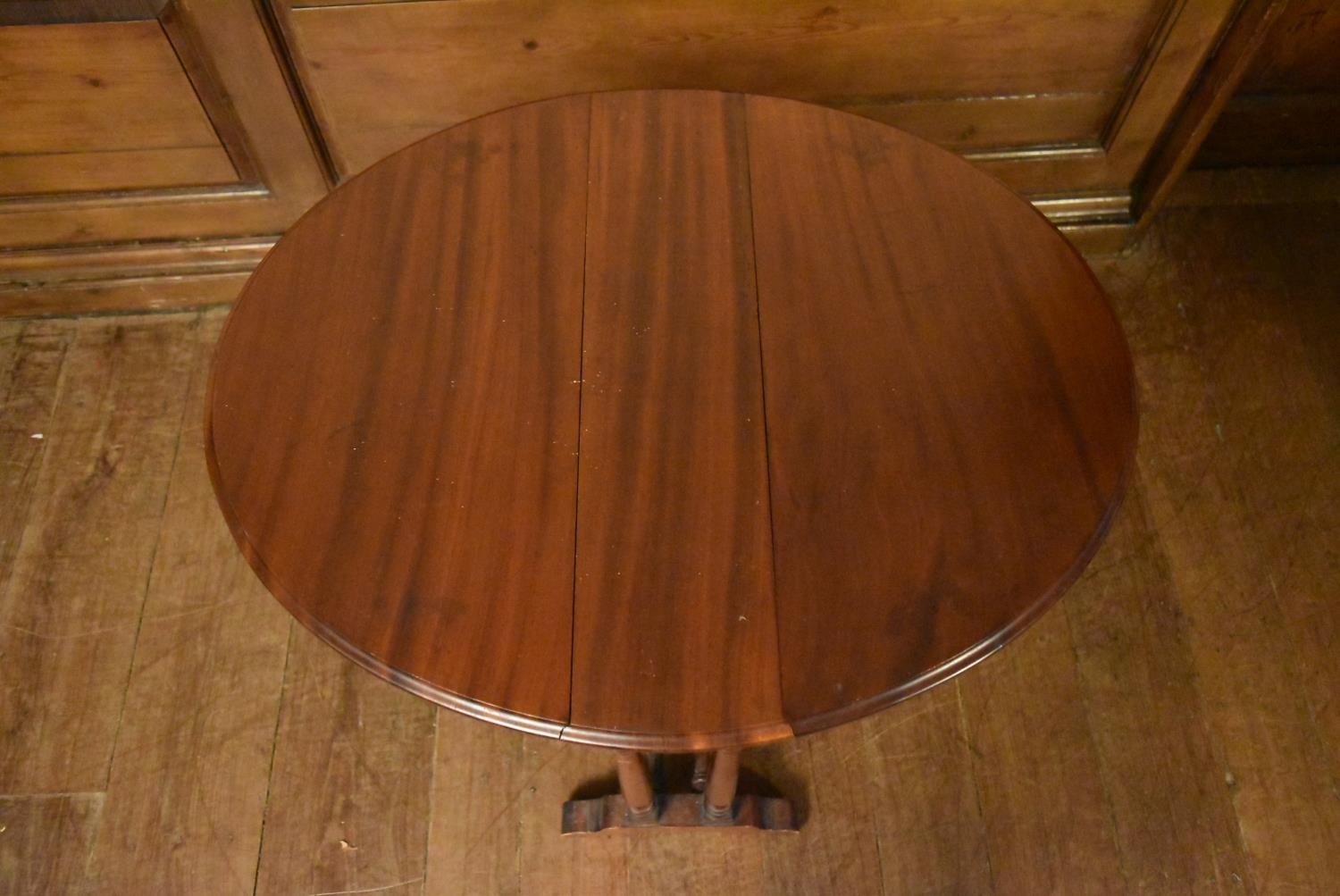 A 19th century mahogany drop flap Sutherland table on turned tapering supports. H.69 W.82 (extended) - Image 4 of 6