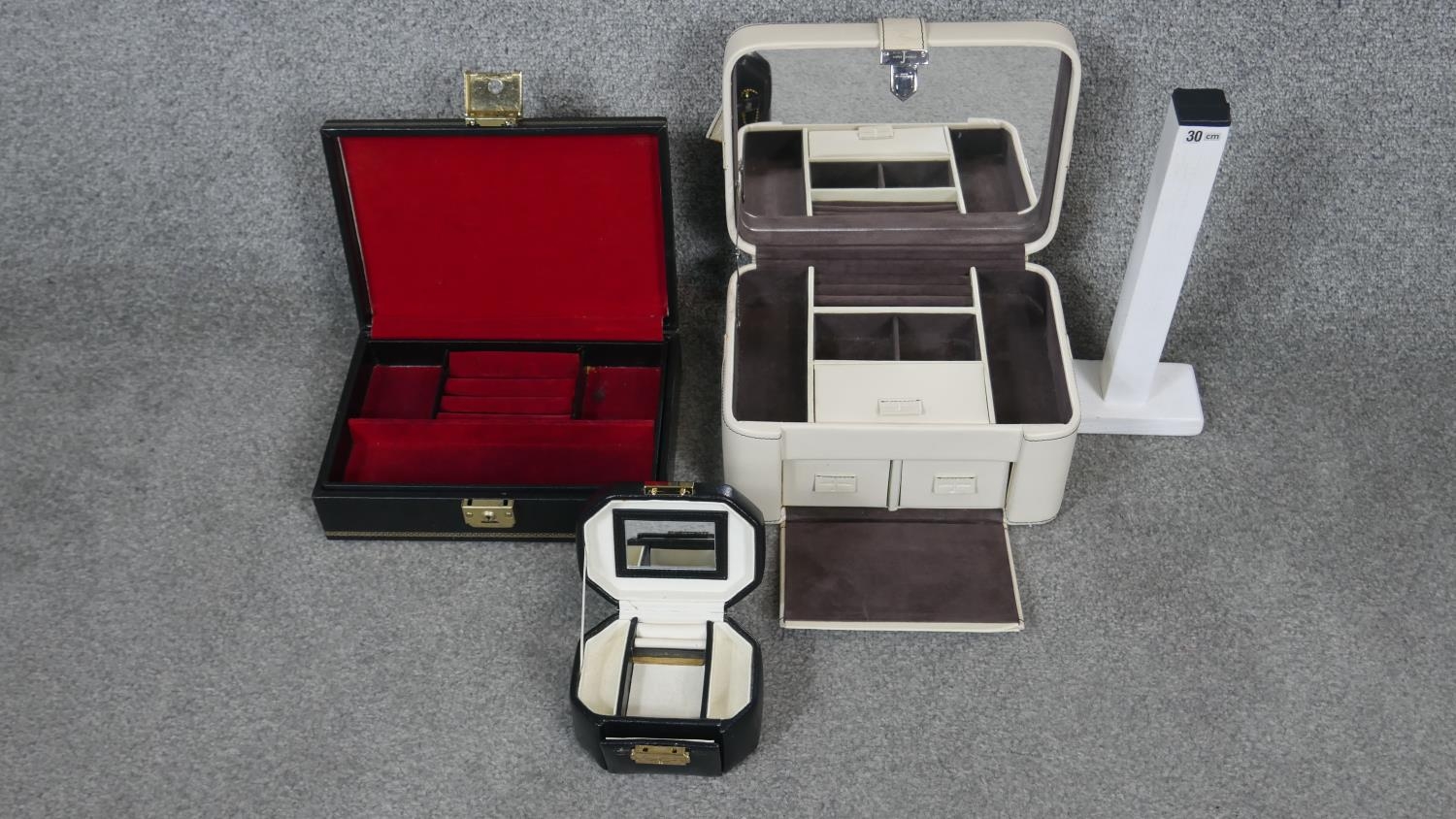 Three leather jewellery boxes. One by Jasper Conran in cream leather, one with red velour interior - Image 8 of 8