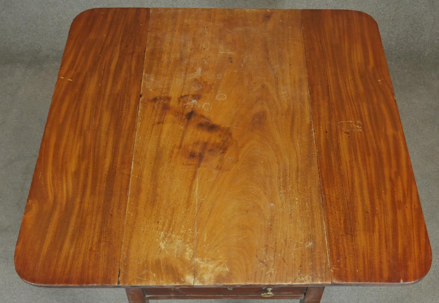 A 19th century mahogany, satinwood and ebony strung drop flap Pembroke table on square tapering - Image 5 of 6