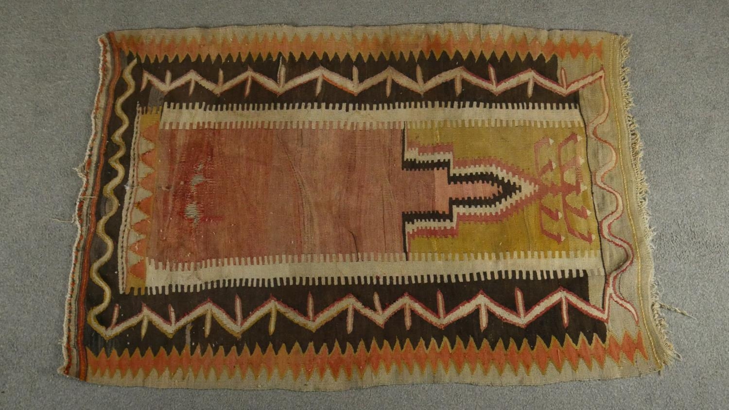 A Hamadan rug along with a kelim. H.187 W.102cm - Image 5 of 7