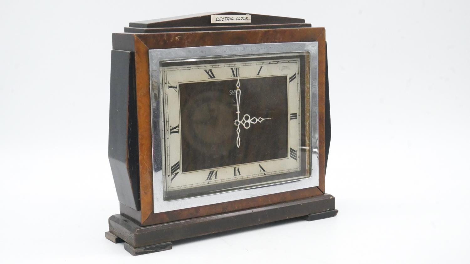 Four Art Deco mantle clocks. Including two brown bakelite clocks. H.22cm - Image 2 of 10