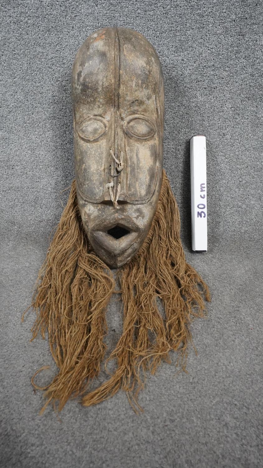 A vintage Republic of Congo carved wooden tribal mask with straw fibre beard and cowrie shell - Image 7 of 7