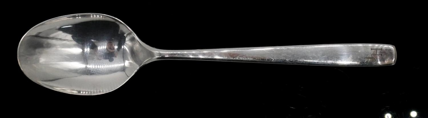 Six German silver dessert spoons along with a set of six matching tea spoons. Hallmarked: 800, - Image 3 of 8