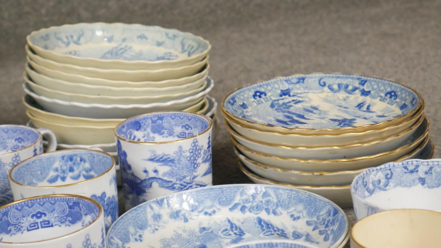 A large collection of early 20th century blue and white china with Oriental design and blue willow - Image 8 of 10